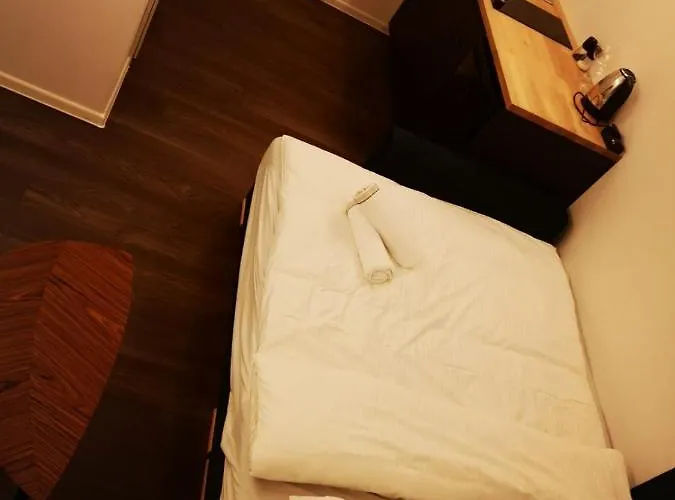 Lena 1 * ראסיבורז'